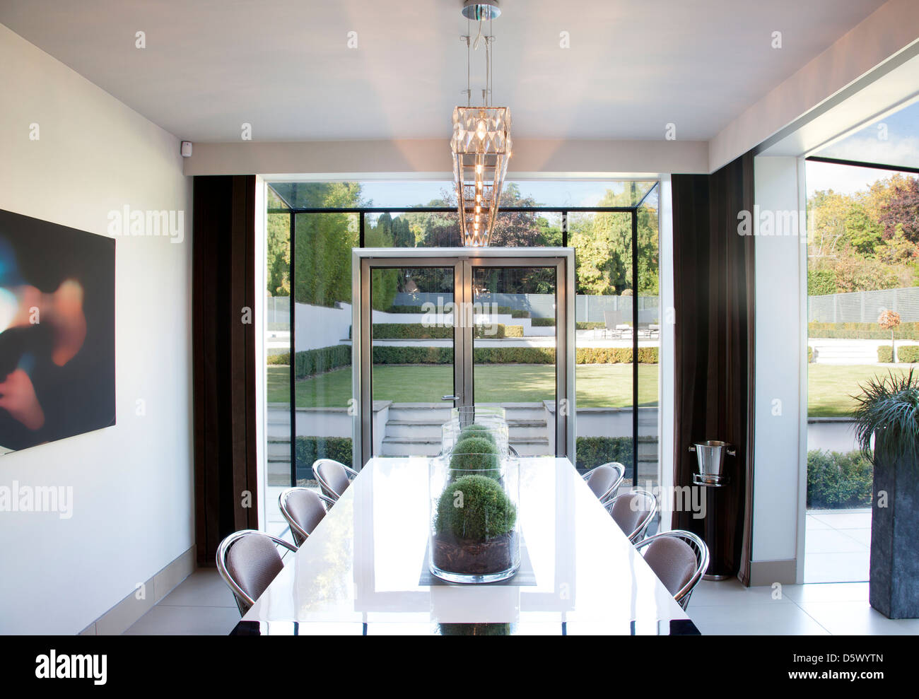 Centres de table table de salle à manger moderne dans Banque D'Images