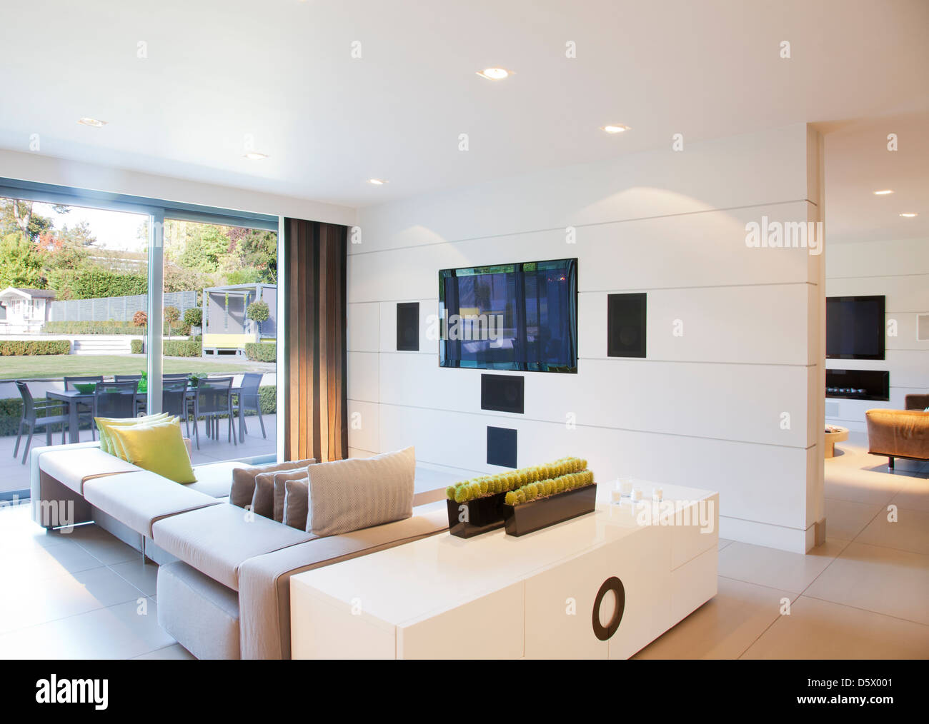 Canapé et télévision in modern living room Banque D'Images