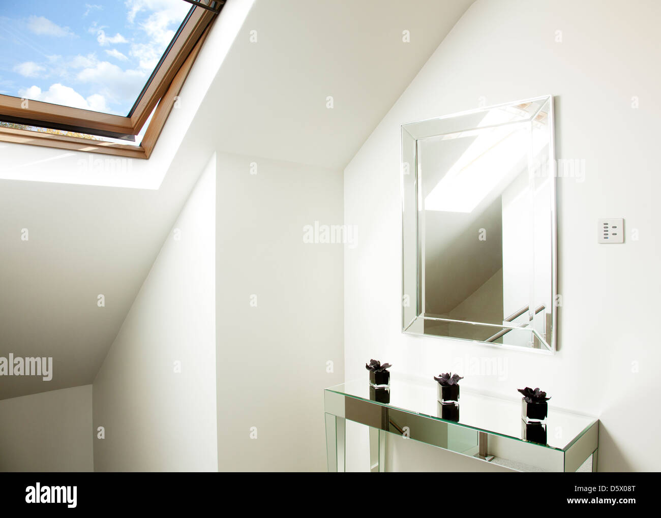 Miroir et tableau de la chambre au grenier Banque D'Images