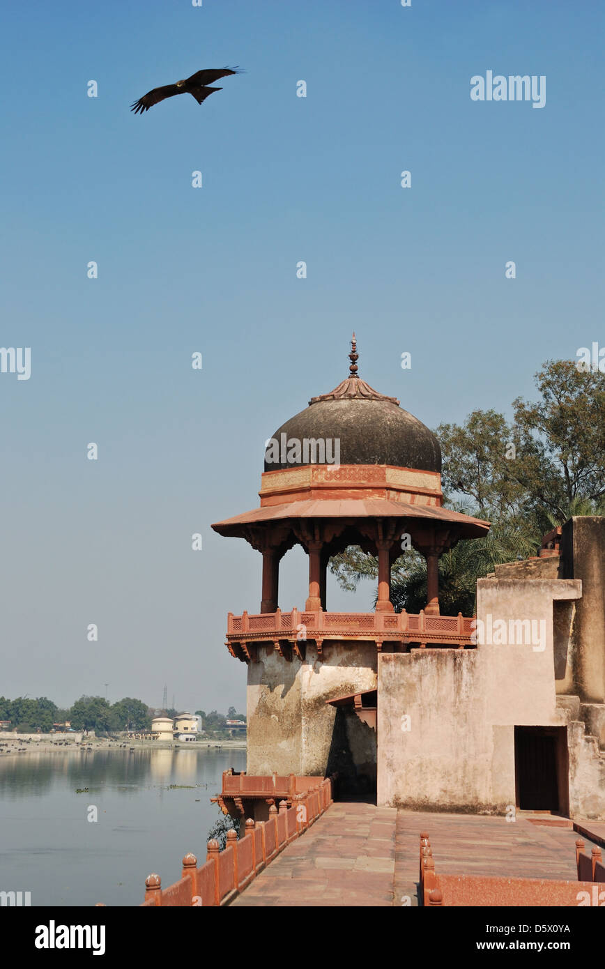 Poste de guet dans le Taj Mahal, Agra, Inde complexe. Banque D'Images
