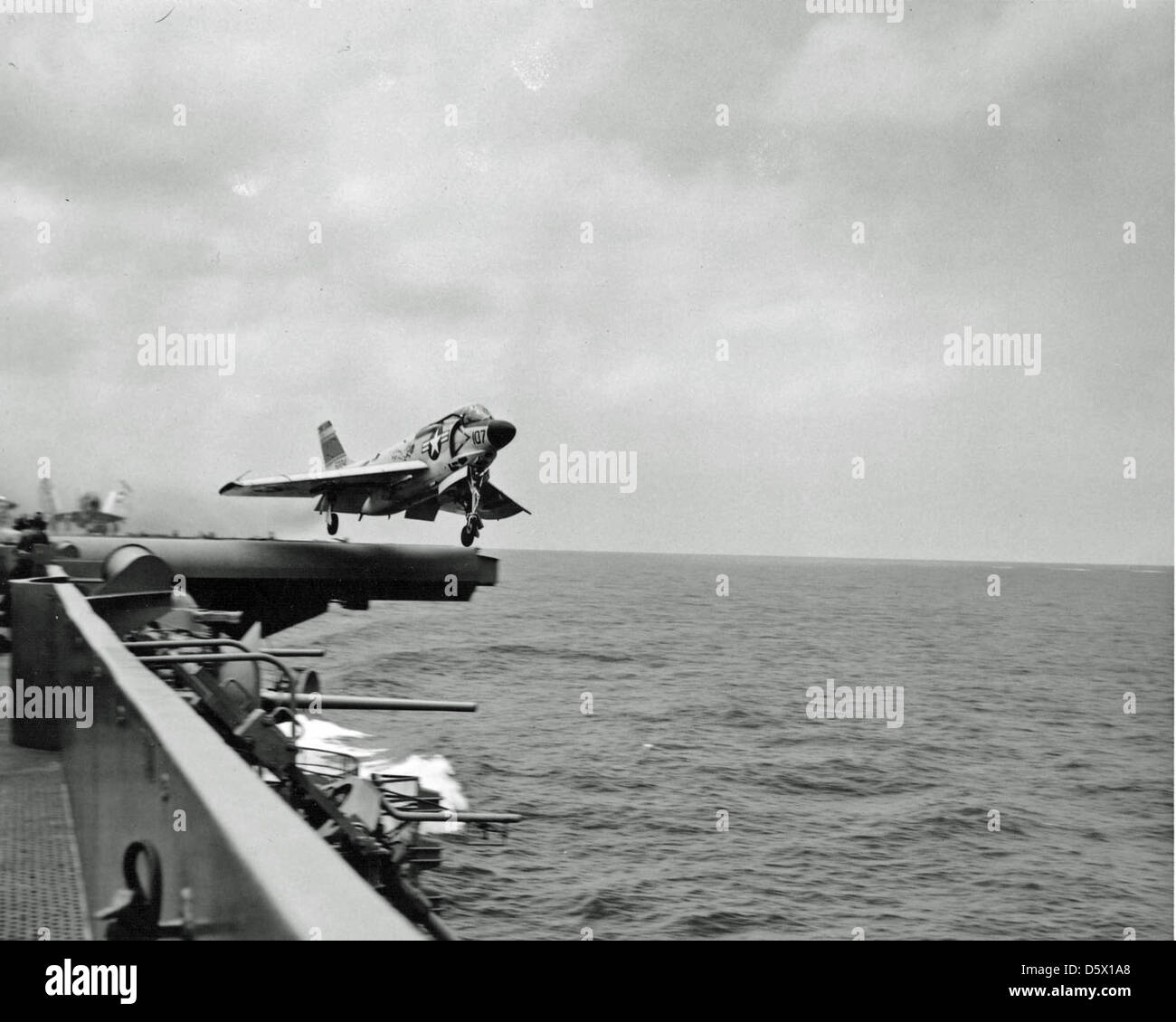 McDonnell F3H-2M 'DEMON' de FS (VF) 31 lance au large de la catapulte de taille de l'USS Saratoga (CVA-60), 1958. Banque D'Images