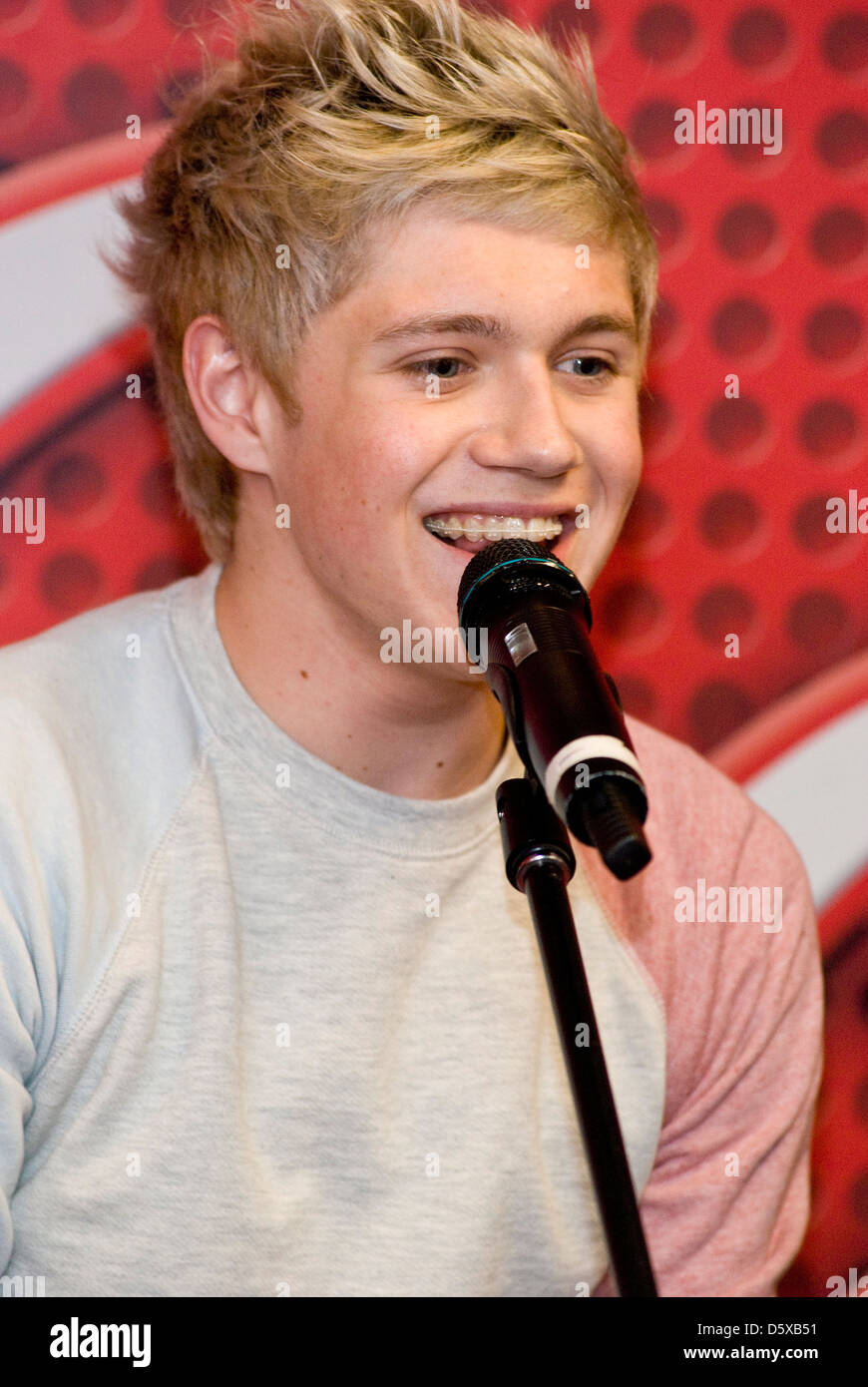 Niall Horan British boy band One Direction effectuer à KISS FM 103,5 Chicago's Coca Cola Lounge Chicago, Illinois - 24.02.12() : Banque D'Images