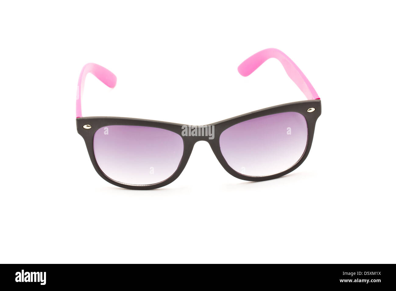 Women's rose et noir lunettes de soleil isolé sur fond blanc. Banque D'Images