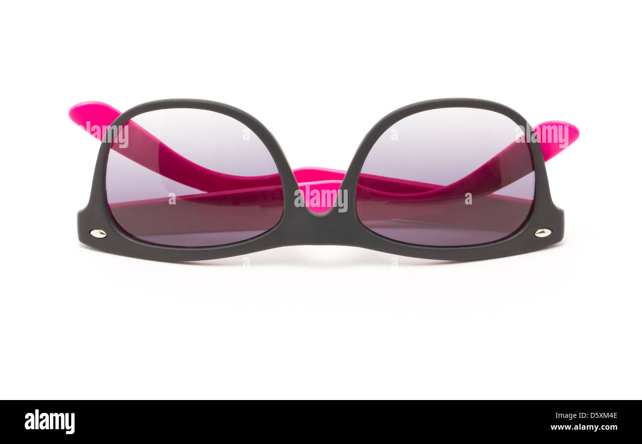 Women's rose et noir lunettes de soleil isolé sur fond blanc. Banque D'Images