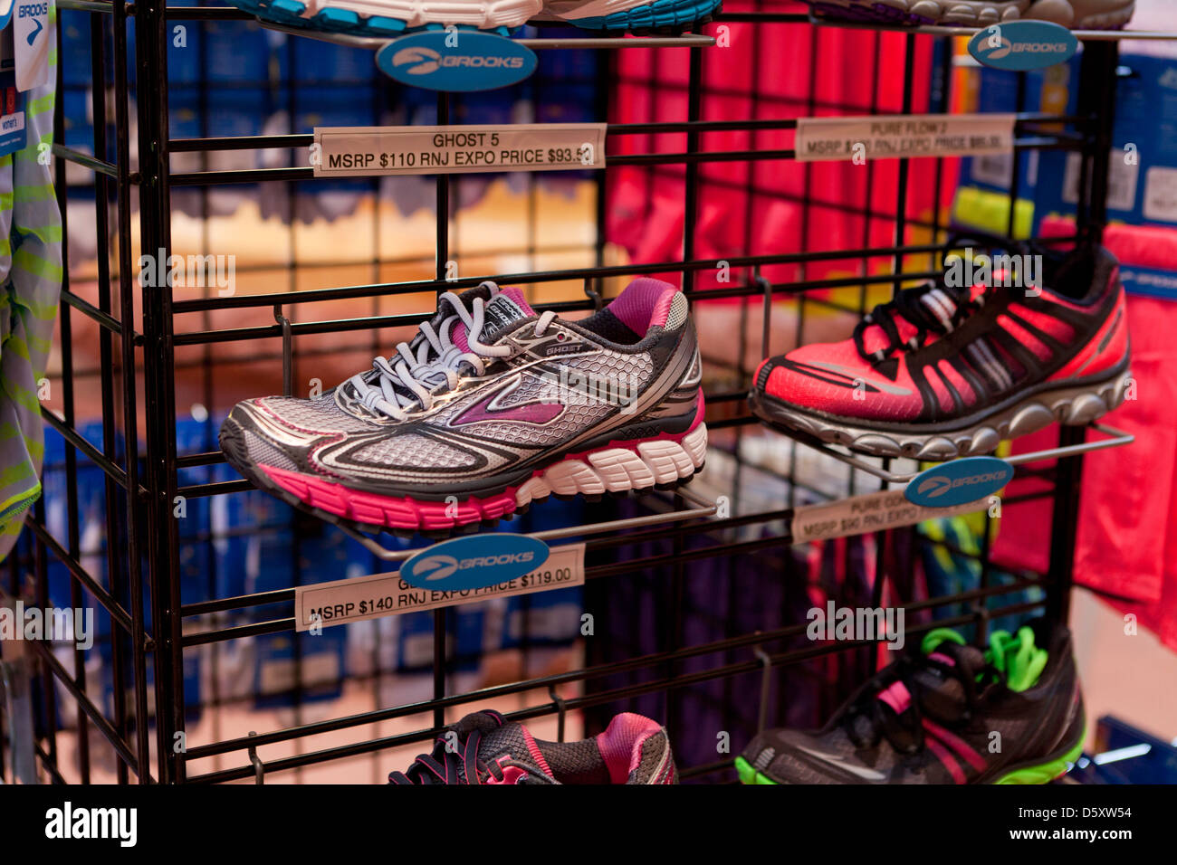 Nouvelles chaussures de course à l'affichage Banque D'Images