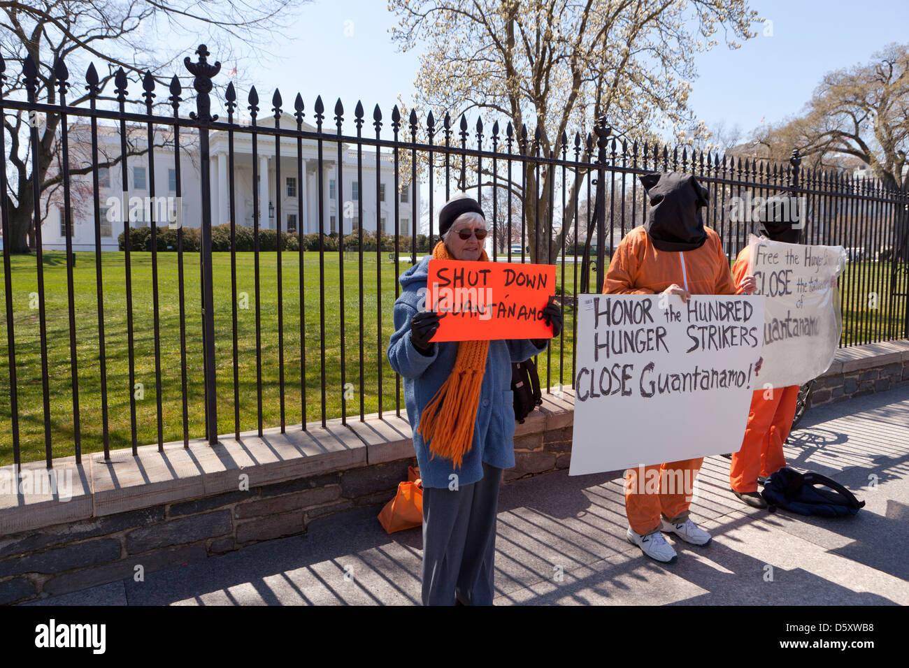 Les manifestants de Guantanamo en face de la Maison Blanche Banque D'Images