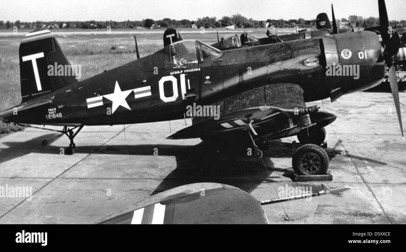 Le chance-Vought F4U-5 « Corsair » du VF-14, un chasseur basé sur porte-avions, a été utilisé par la marine américaine pendant la guerre de Corée. Connu pour sa conception distinctive de l'aile de mouette et ses excellentes performances au combat, il a joué un rôle clé dans la supériorité aérienne et les missions d'attaque au sol. Banque D'Images