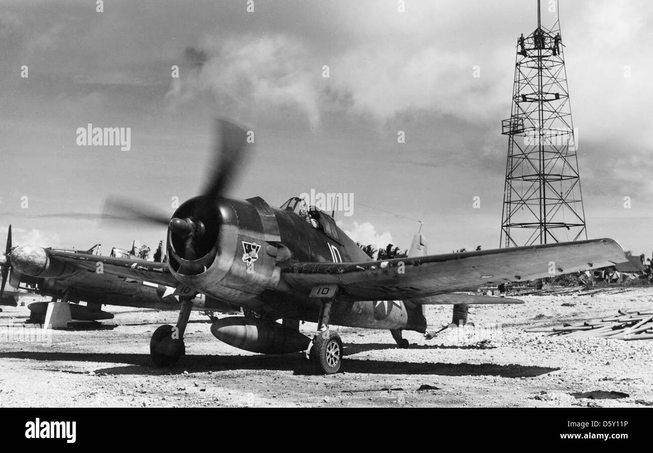 Le Grumman F6F-3N Hellcat était un chasseur de nuit à porte-avions utilisé par le corps des Marines des États-Unis pendant la seconde Guerre mondiale. L'avion était stationné à Orote, Guam, où il participait à des missions de combat de nuit contre les forces japonaises. Banque D'Images