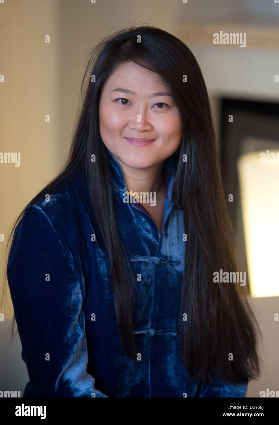 Jinju pianiste pose au cours d'une conférence de presse pour le prix ECHO Klassik 2012 au concert house à Gendarmenmarkt à Berlin, Allemagne, 12 octobre 2012. Le prix sera ensuite présenté le 14 octobre 2012. L'ECHO Klassik Award est décerné chaque année par l'Institut culturel de l'Association allemande de l'industrie de la musique, Phono-Academy, depuis 1994. Photo : Joerg Carstensen Banque D'Images