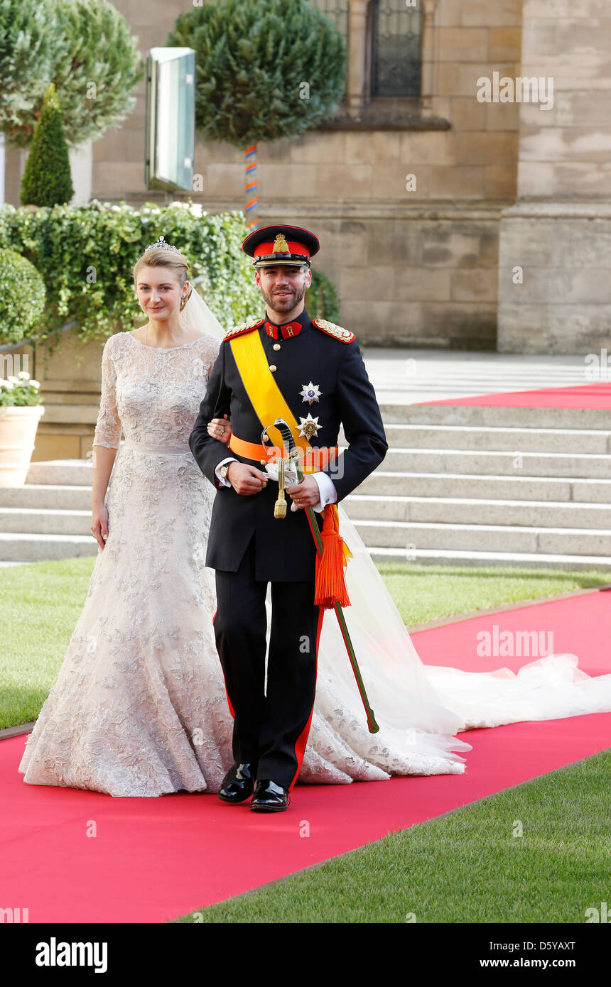 Grand-duc de Luxembourg et héréditaires de la grande-duchesse Stéphanie de  quitter la cathédrale de Notre Dame de la ville de Luxembourg, samedi 20  octobre 2012 après leur cérémonie de mariage religieux. Sa