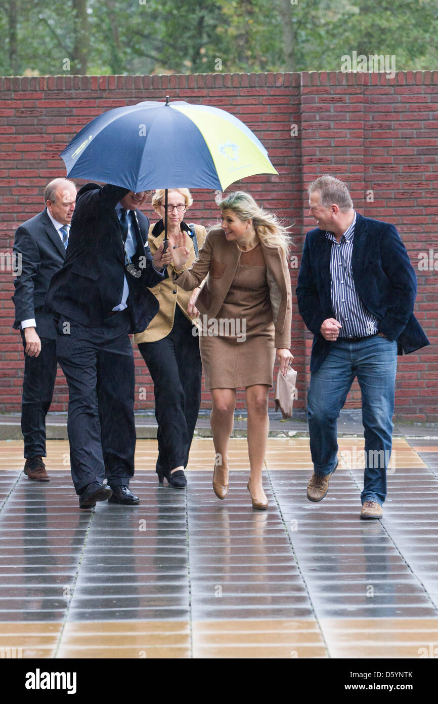 La princesse maxima des Pays-Bas assiste à l'école nationale petit-déjeuner à l'école de Zonnewijzer à Leidschendam, Pays-Bas, 01 novembre 2012. L'École nationale petit-déjeuner veut apprendre aux enfants l'importance d'un bon petit déjeuner. Photo : Patrick van Katwijk Pays-bas OUT Banque D'Images
