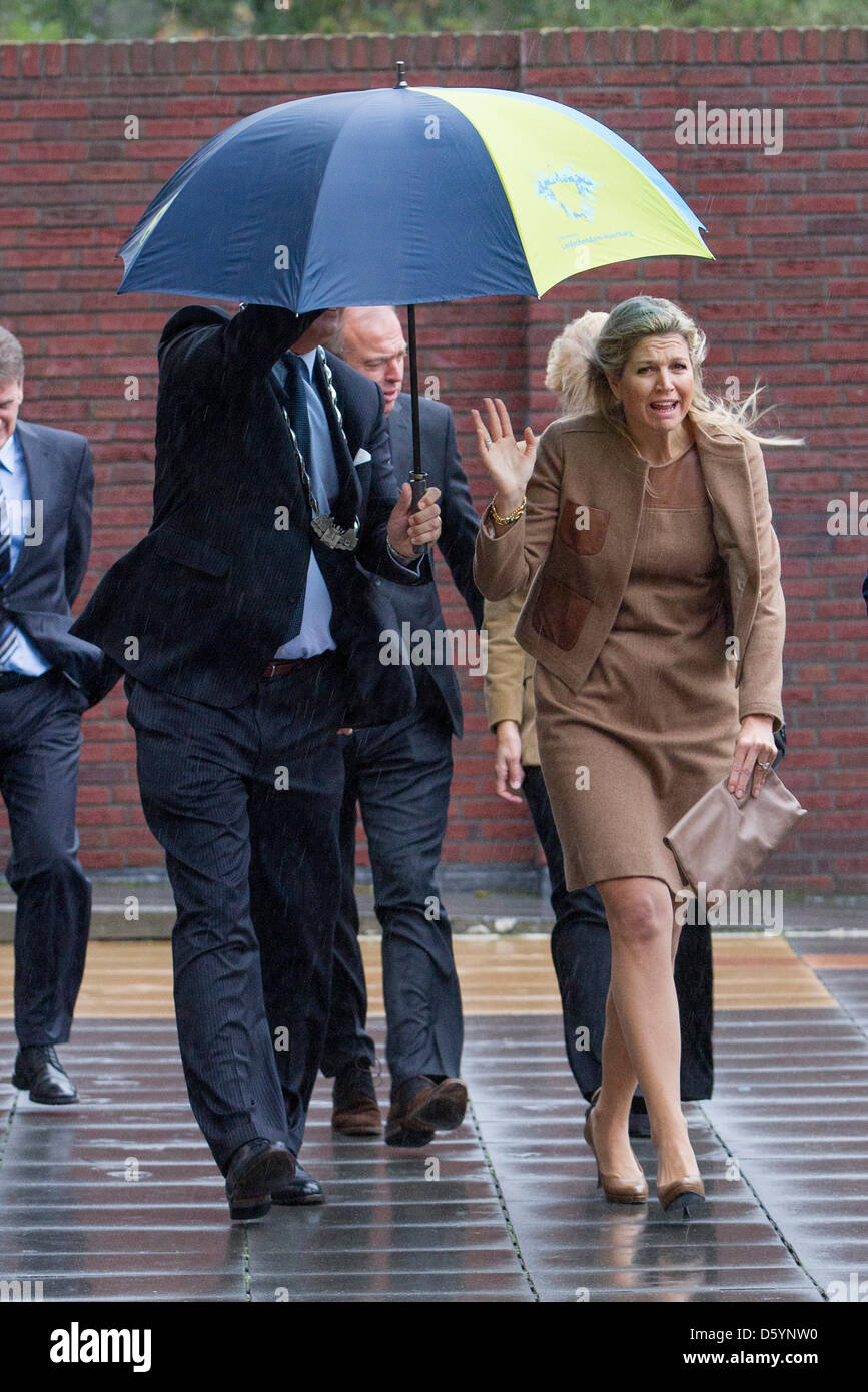 La princesse maxima des Pays-Bas assiste à l'école nationale petit-déjeuner à l'école de Zonnewijzer à Leidschendam, Pays-Bas, 01 novembre 2012. L'École nationale petit-déjeuner veut apprendre aux enfants l'importance d'un bon petit déjeuner. Photo : Patrick van Katwijk Pays-bas OUT Banque D'Images