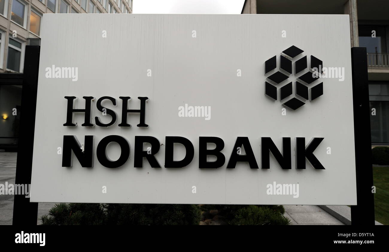 Le signe de la HSH Nordbank est représenté à l'entrée de la banque à Kiel, Allemagne, 23 octobre 2012. Photo : Carsten Rehder Banque D'Images