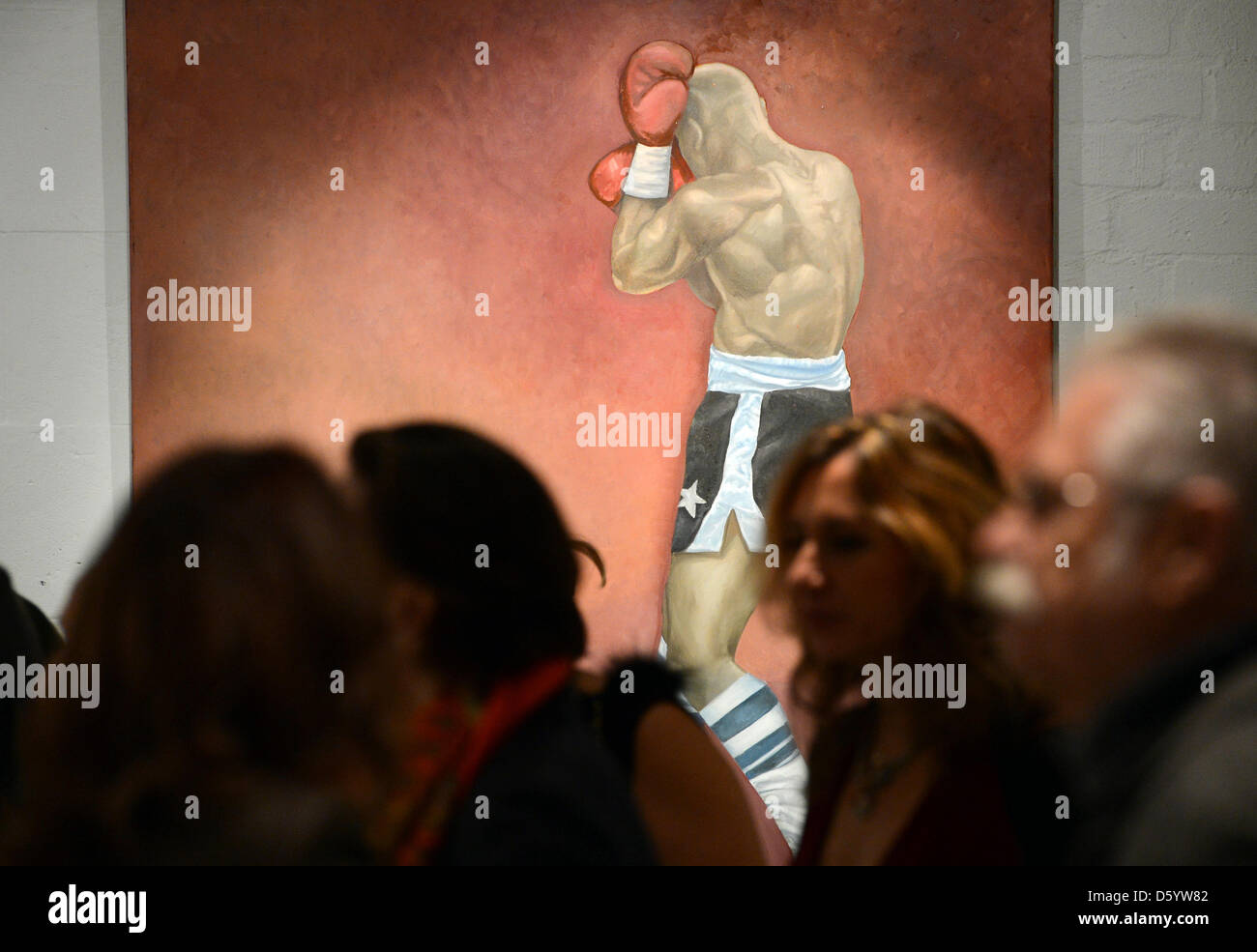 Un tableau représentant un boxeur par l'artiste italien Bruno Bruni est représenté à l'usine des arts à Hambourg, Allemagne, 1 novembre 2012. L'Institut présente une rétrospective complète de l'œuvre de Bruni jusqu'au 25 novembre. Photo : Marcus Brandt Banque D'Images