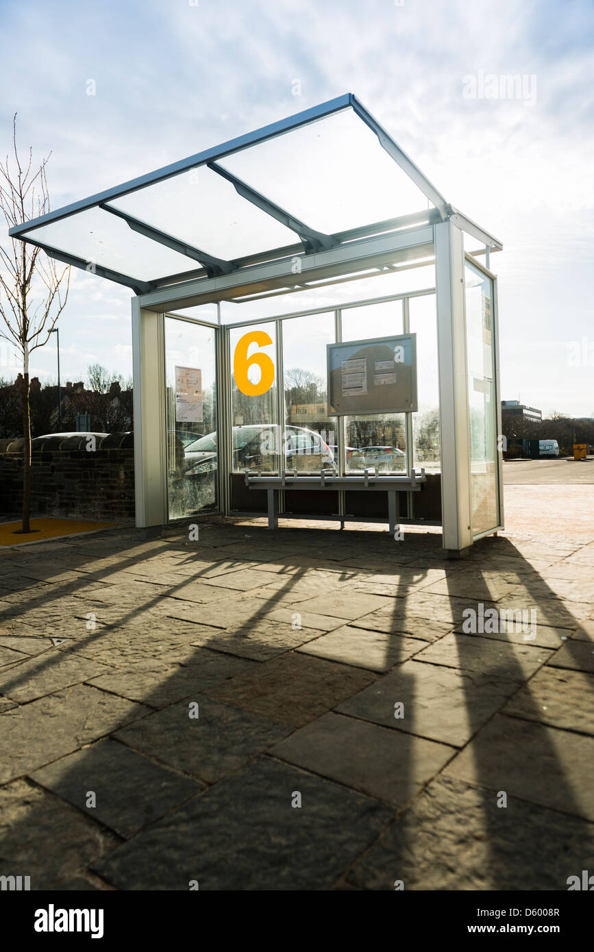 Pays de Galles Aberystwyth UK : transports publics bus depot logements passerelle Banque D'Images