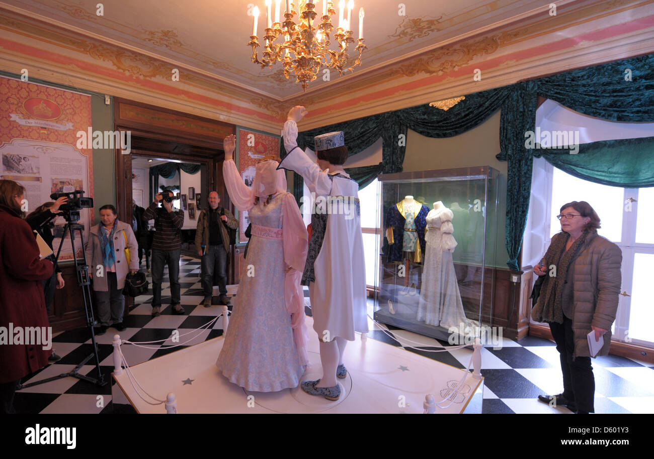 Les Chiffres Du Prince Et De Cendrillon Au Lieu De Tournage Original Le Film Culte Trois Voeux De Cinderella Au Chateau De Moritzburg Pres De Dresde Allemagne 09 Novembre 12 L Exposition D Hiver Les Chiffres Du Prince Et De Cendrillon Au Lieu De Tournage Original Le Film Culte Trois Voeux De Cinderella Au Chateau De Moritzburg Pres De Dresde Allemagne 09 Novembre 12 L Exposition D Hiver