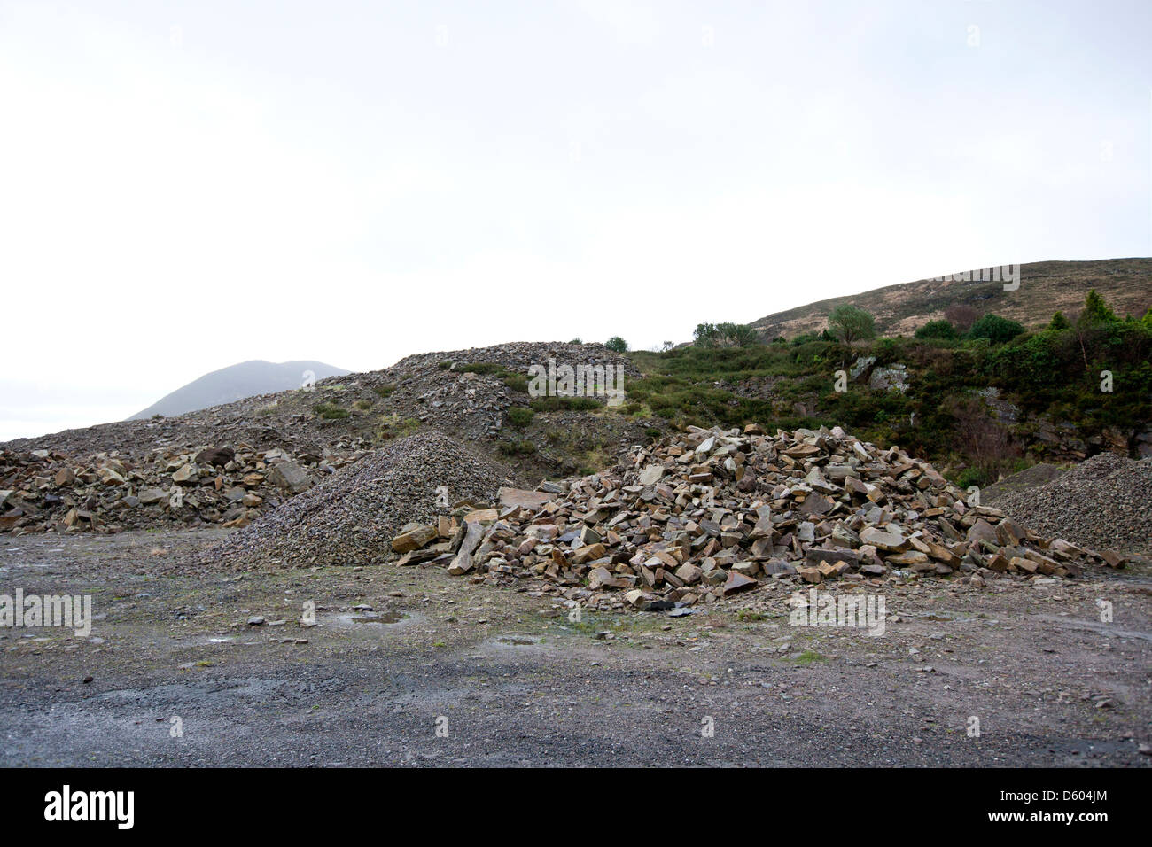 Des piles de roches dans les petites quarry Banque D'Images