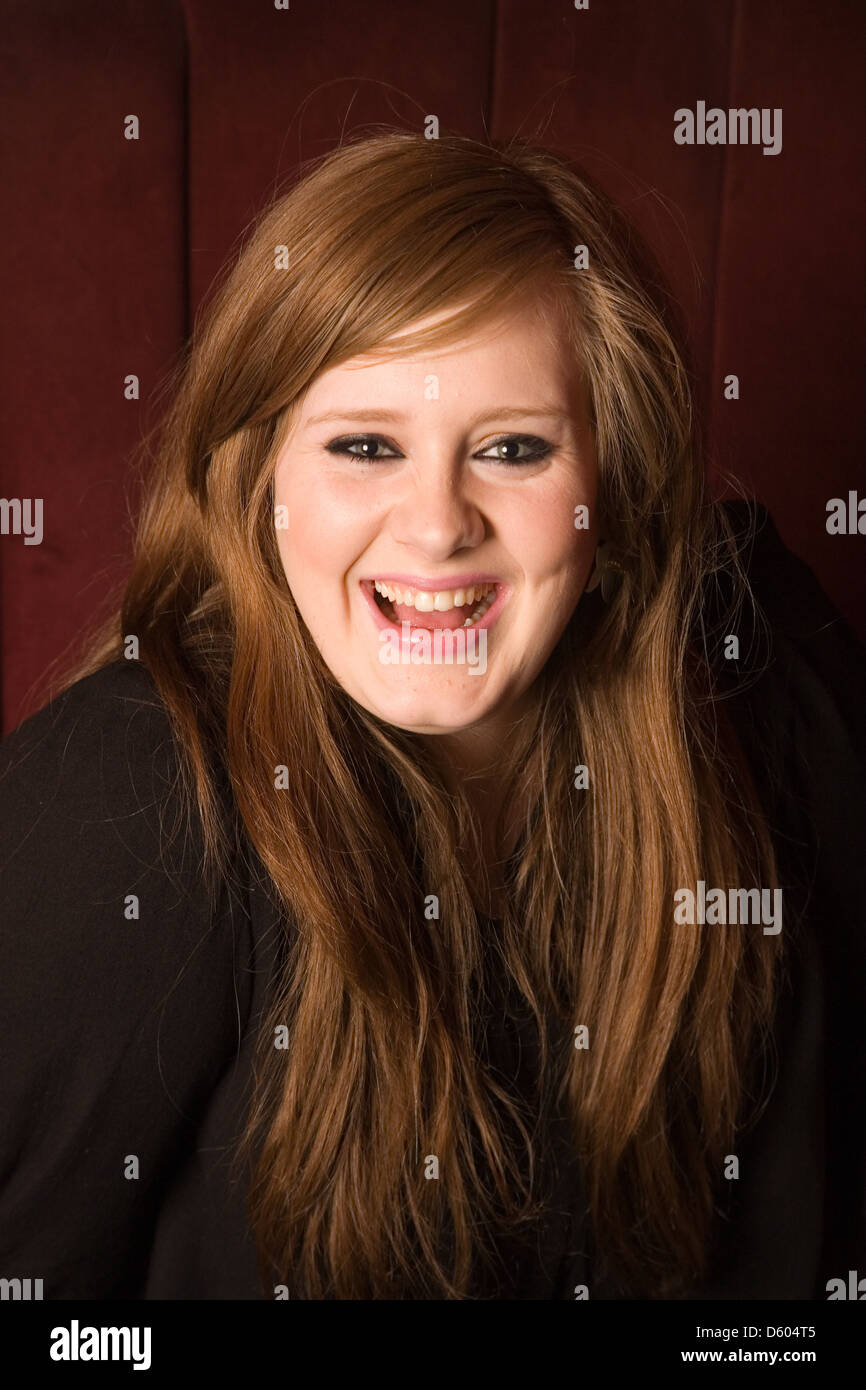 La chanteuse Adele Adkins a photographié à la Dive Bar Soho, Londres, Angleterre. Banque D'Images