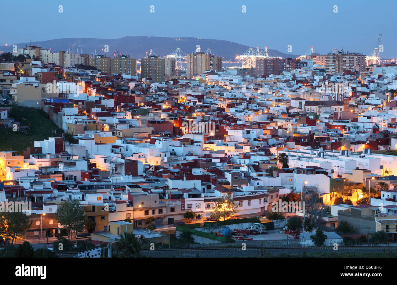 Algeciras au crépuscule. La province de Cádiz, Andalousie Espagne Banque D'Images