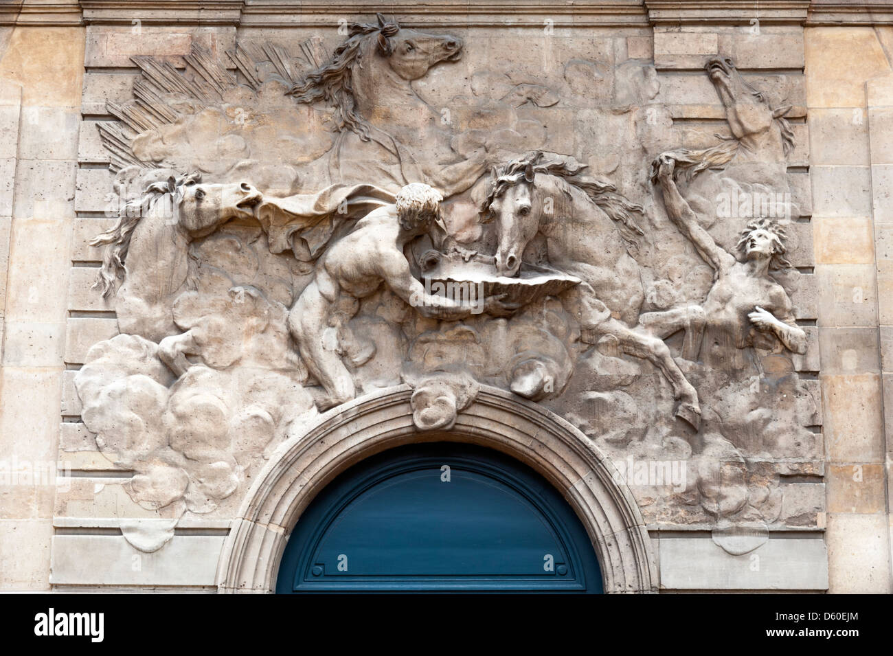Les chevaux d'Apollon sculpture par Robert Le Lorrain sur les écuries de l'hôtel Rohan, Paris, France Banque D'Images