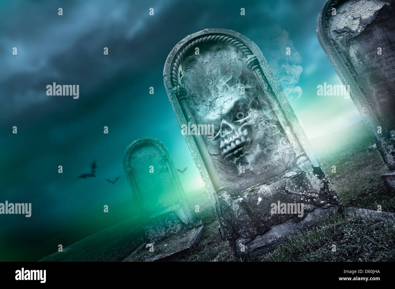 La saison d'Halloween, des visages sur une pierre tombale. Banque D'Images