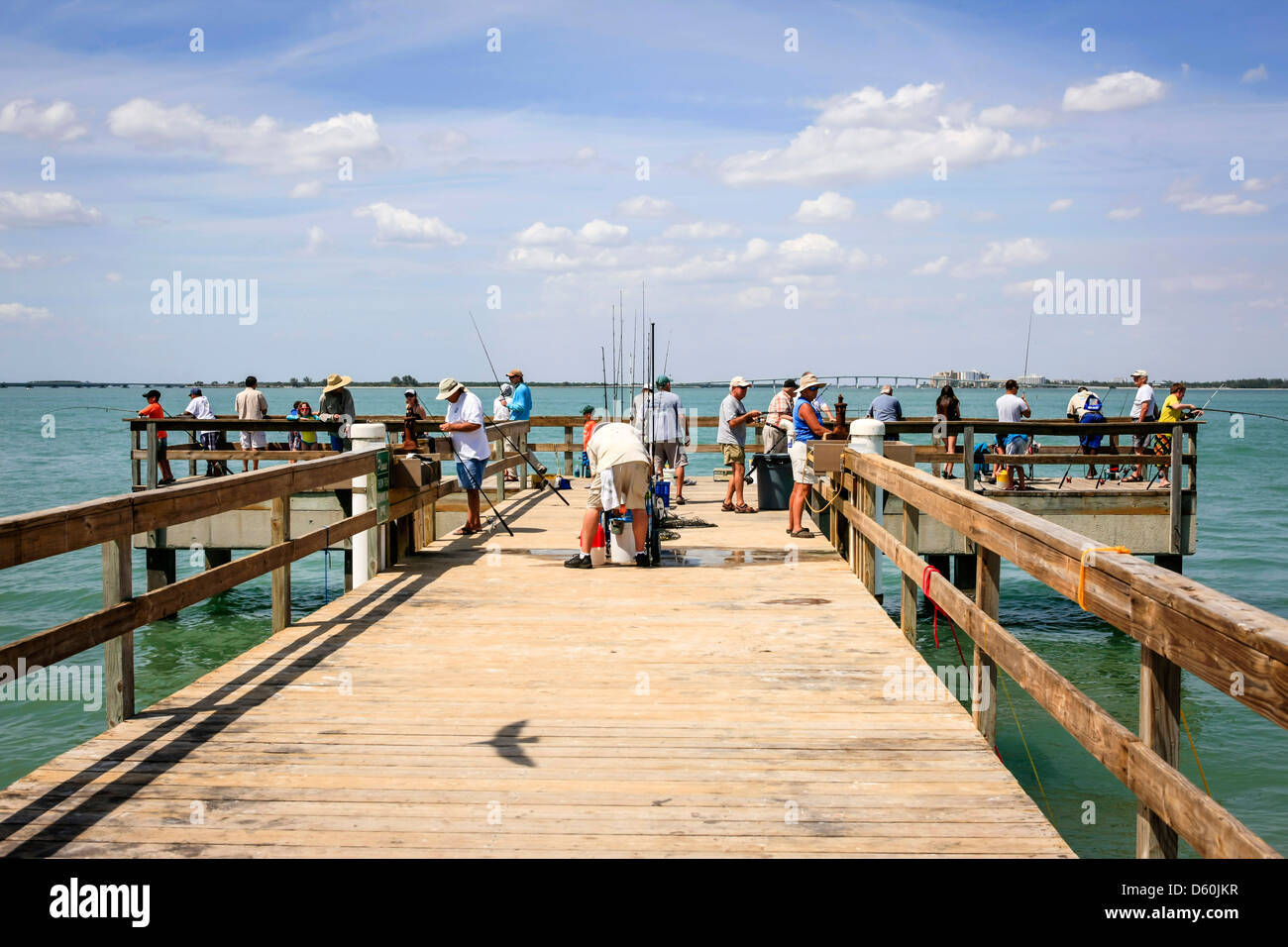 Le quai de pêche sur l'île de Sanibel Floride populaire auprès de tous les âges Banque D'Images