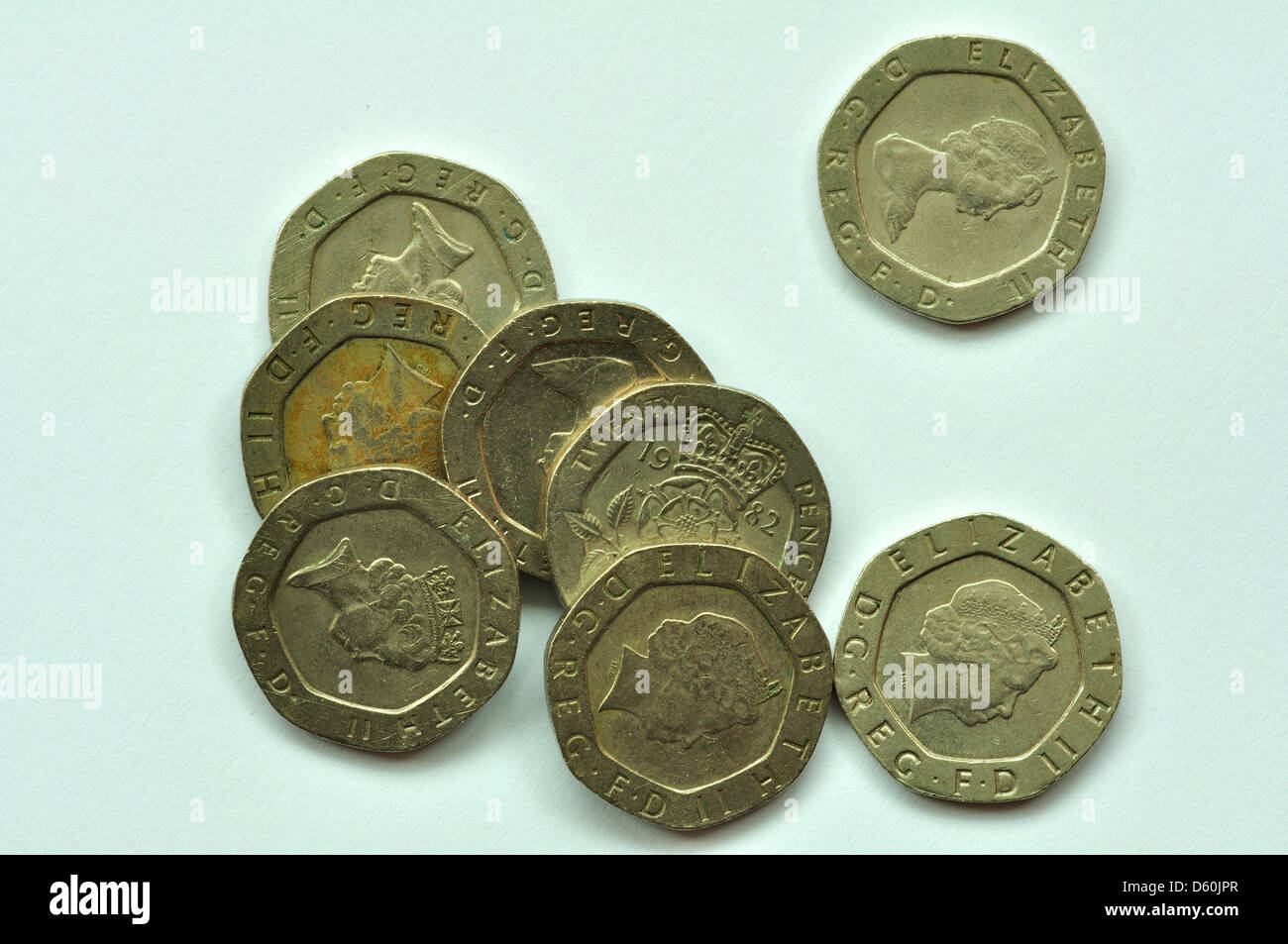 Une collection de pièces de vingt pence Banque D'Images