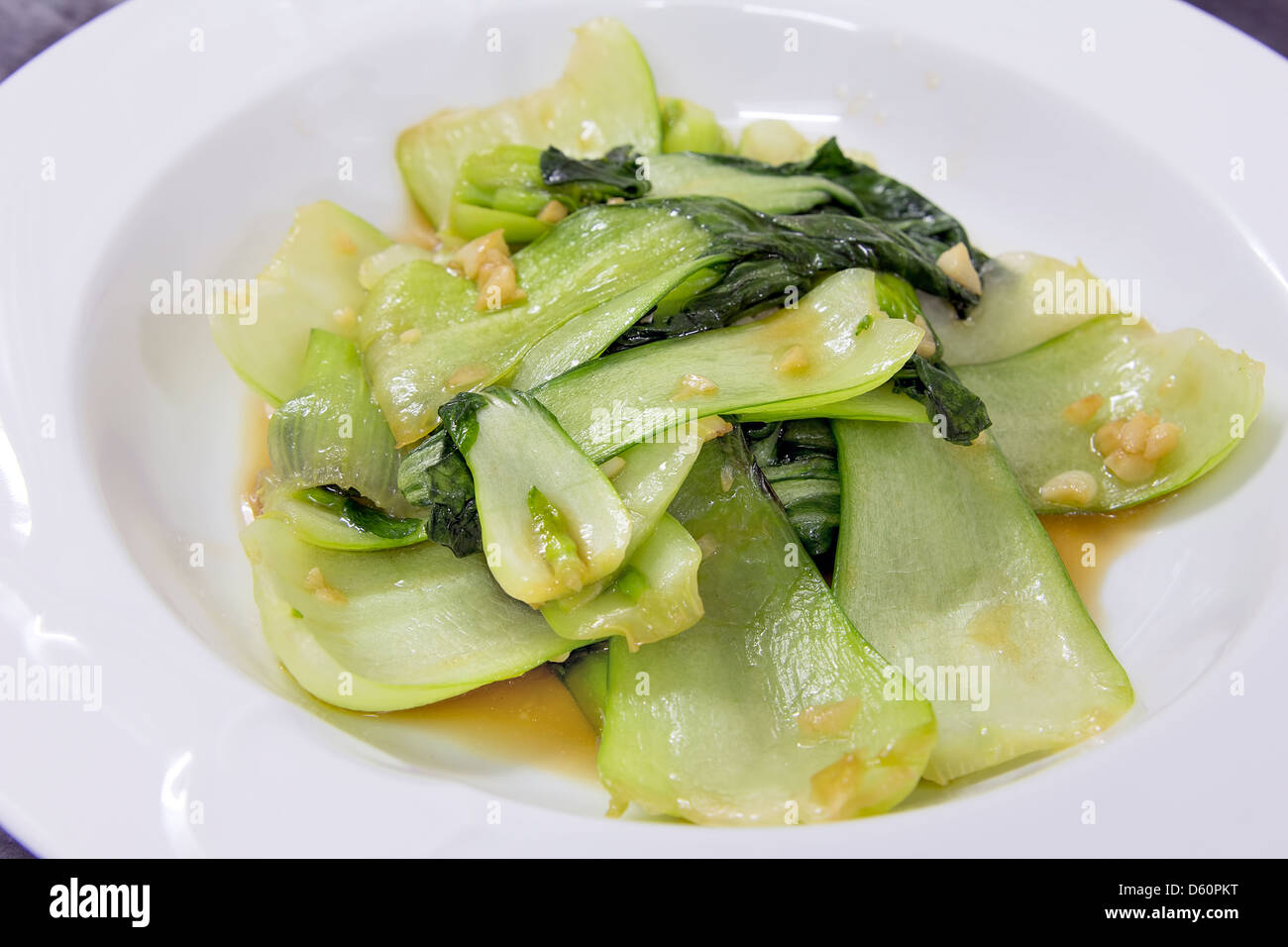 Le Bok Choy chinois Sauté de légumes verts à l'ail et la Sauce soja lave Banque D'Images