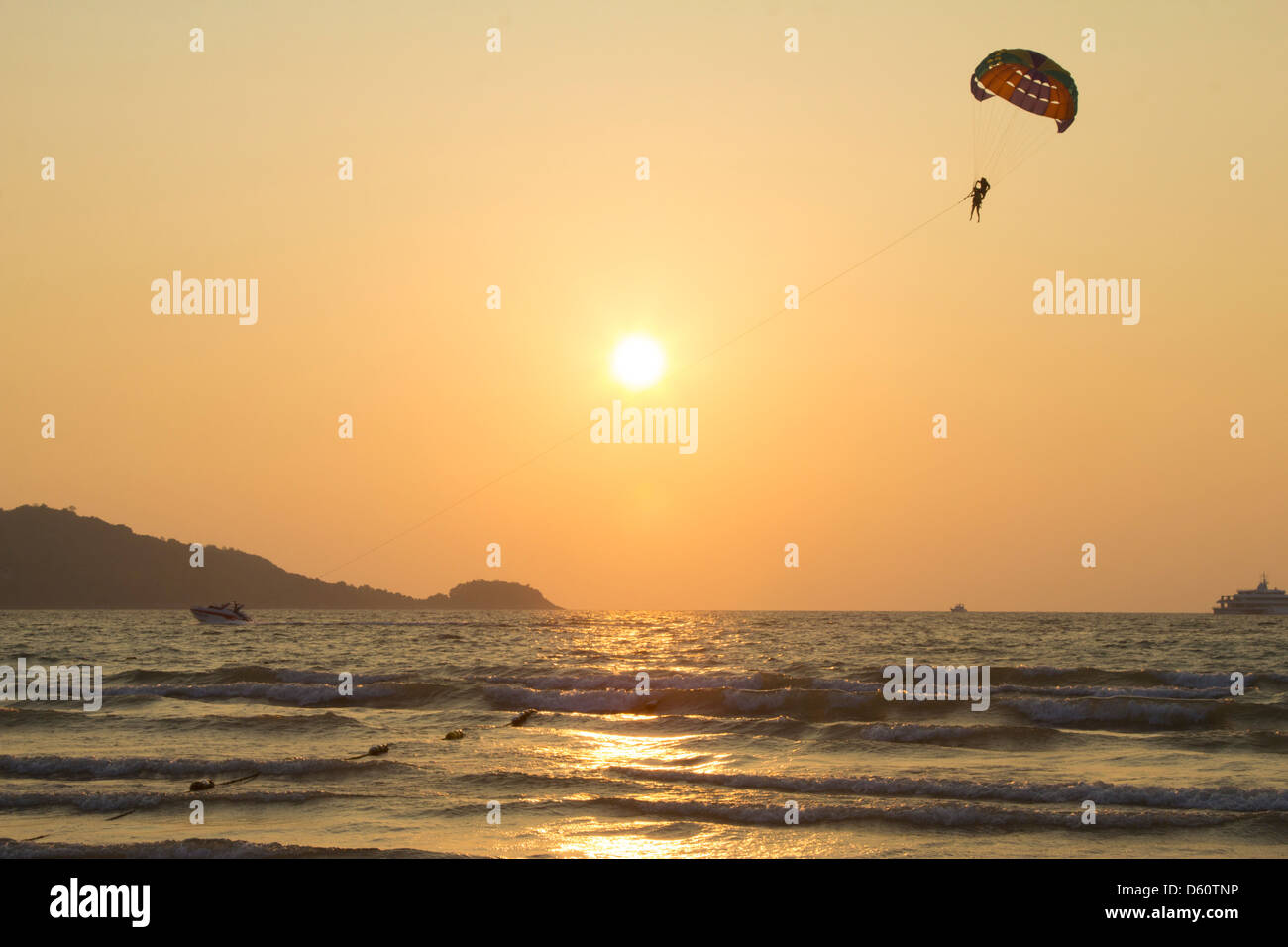 Parapente - Patong beach - Phuket - Thaïlande Banque D'Images