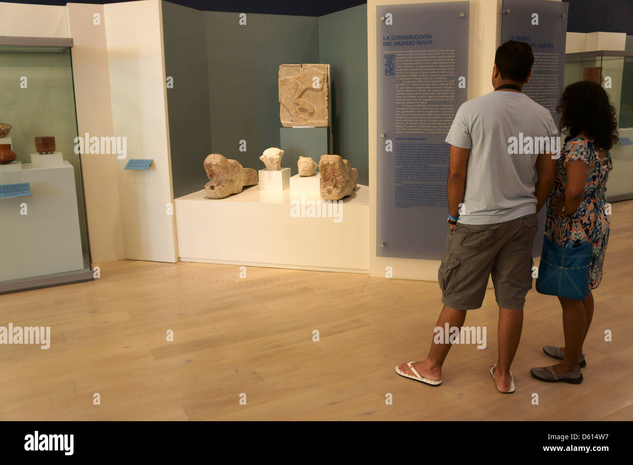 Les touristes dans le Museo Maya de Cancun Cancun ou Musée maya qui a ouvert en novembre 2012, Cancun, Mexique Banque D'Images