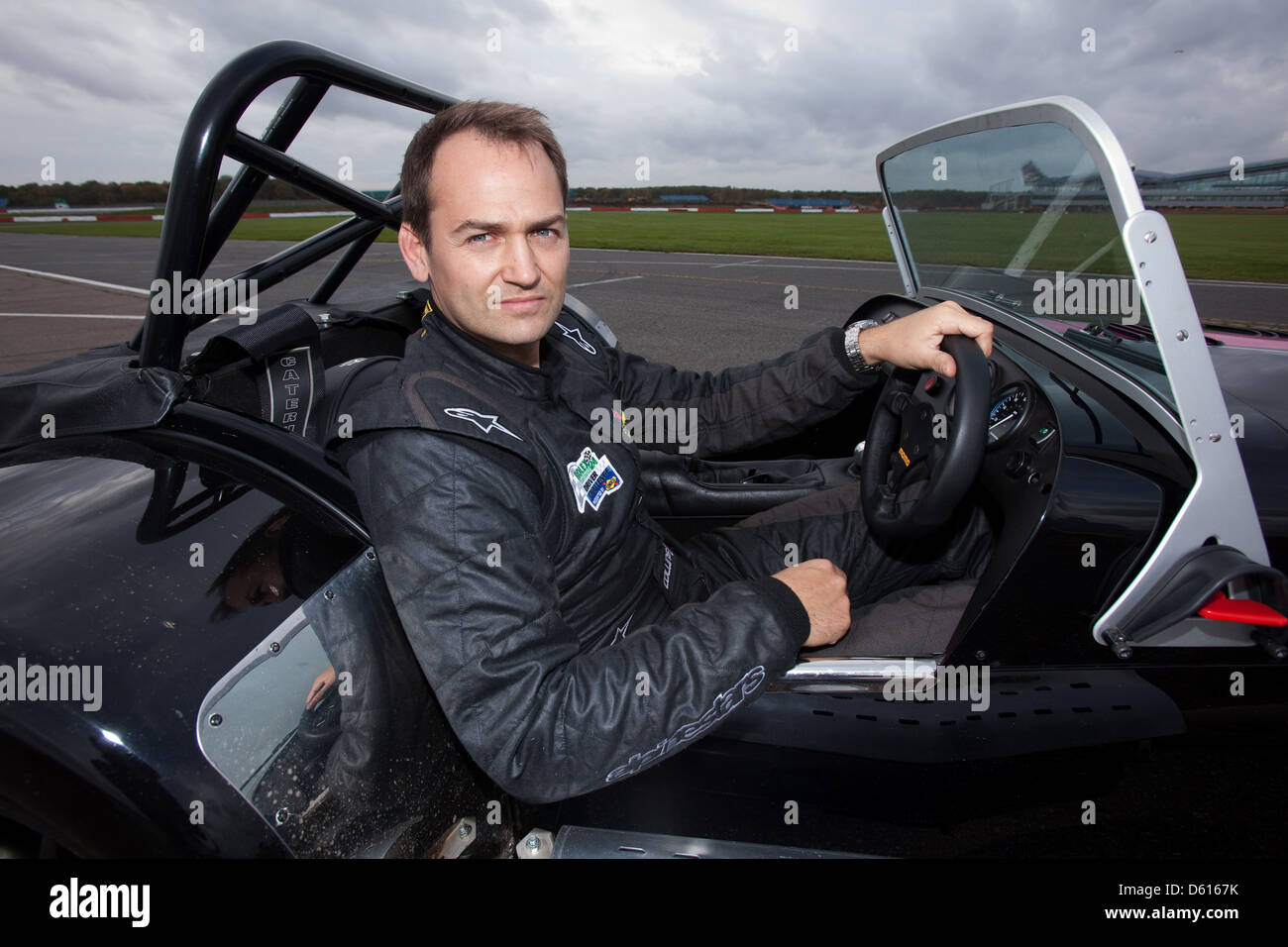 Pilote automobile britannique Ben Collins A.K.A "le Stig' à Silverstone Stowe Towcester Northamptonshire, circuit , , l'Angleterre. Banque D'Images