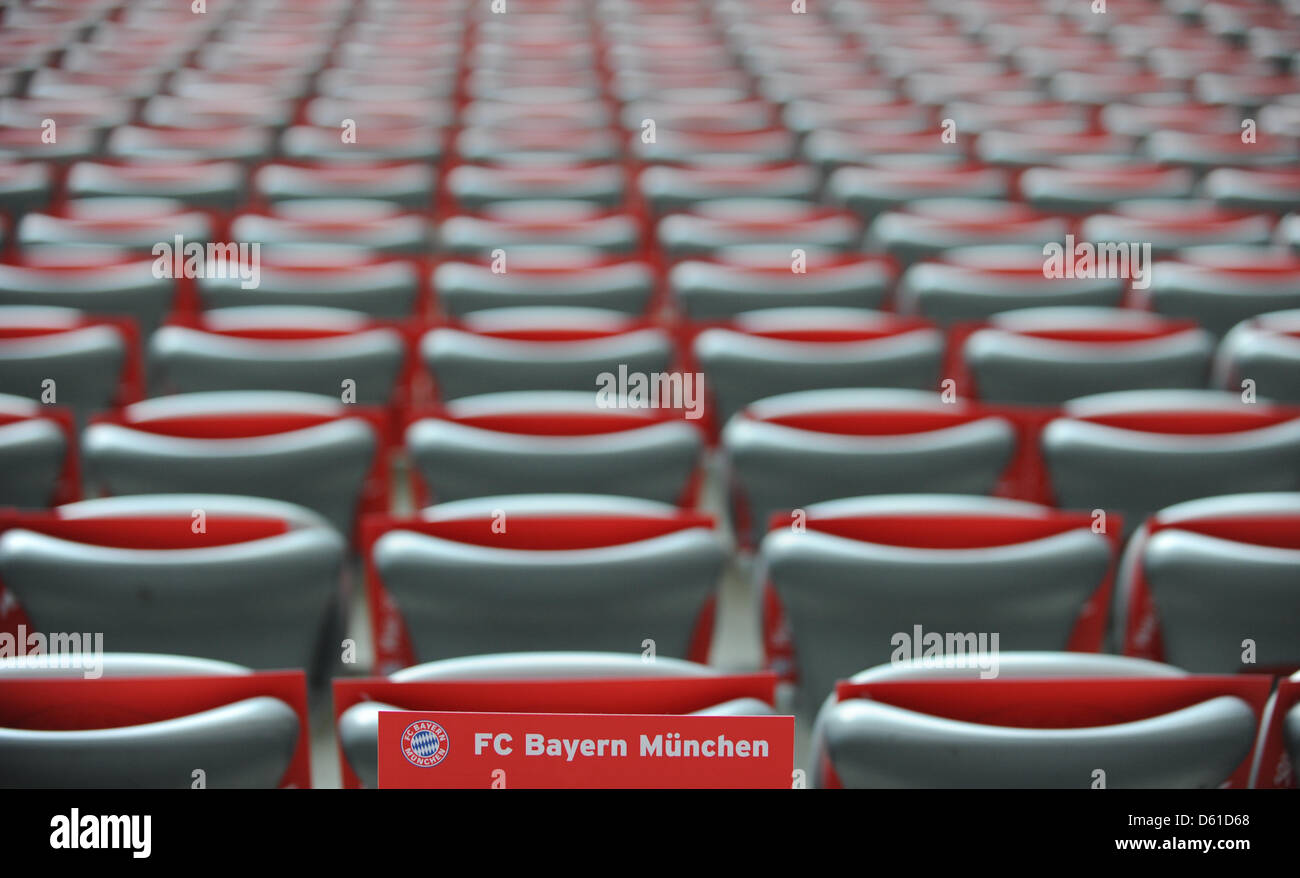 ILLUSTRATION - sièges vides, vu avant la première demi-finale de la Ligue des Champions de football match de jambe entre FC Bayern Munich et le Real Madrid à l'Allianz Arena de Munich, Allemagne, 17 avril 2012. Photo : Marc Mueller dpa/lby Banque D'Images