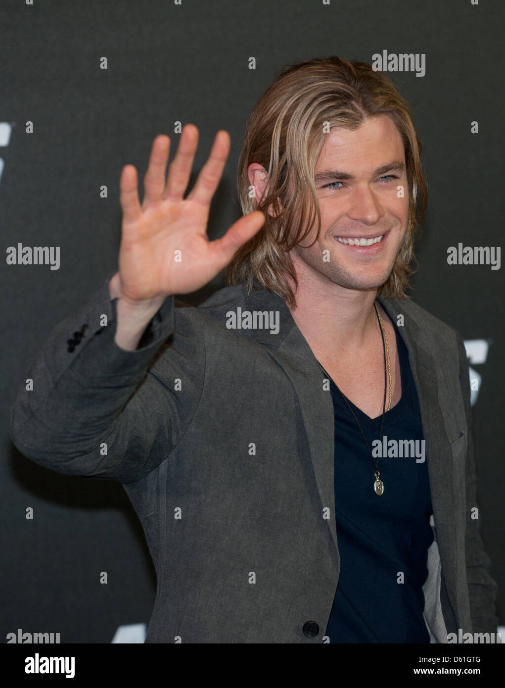 L'acteur australien Chris Hemsworth pose pour l'appareil photo pendant la 'Merveille's the Avengers' photocall à Berlin, Allemagne, 23 avril 2012. Le film sera diffusé aux cinémas allemands le 26 avril 2012. Photo : JOERG CARSTENSEN Banque D'Images