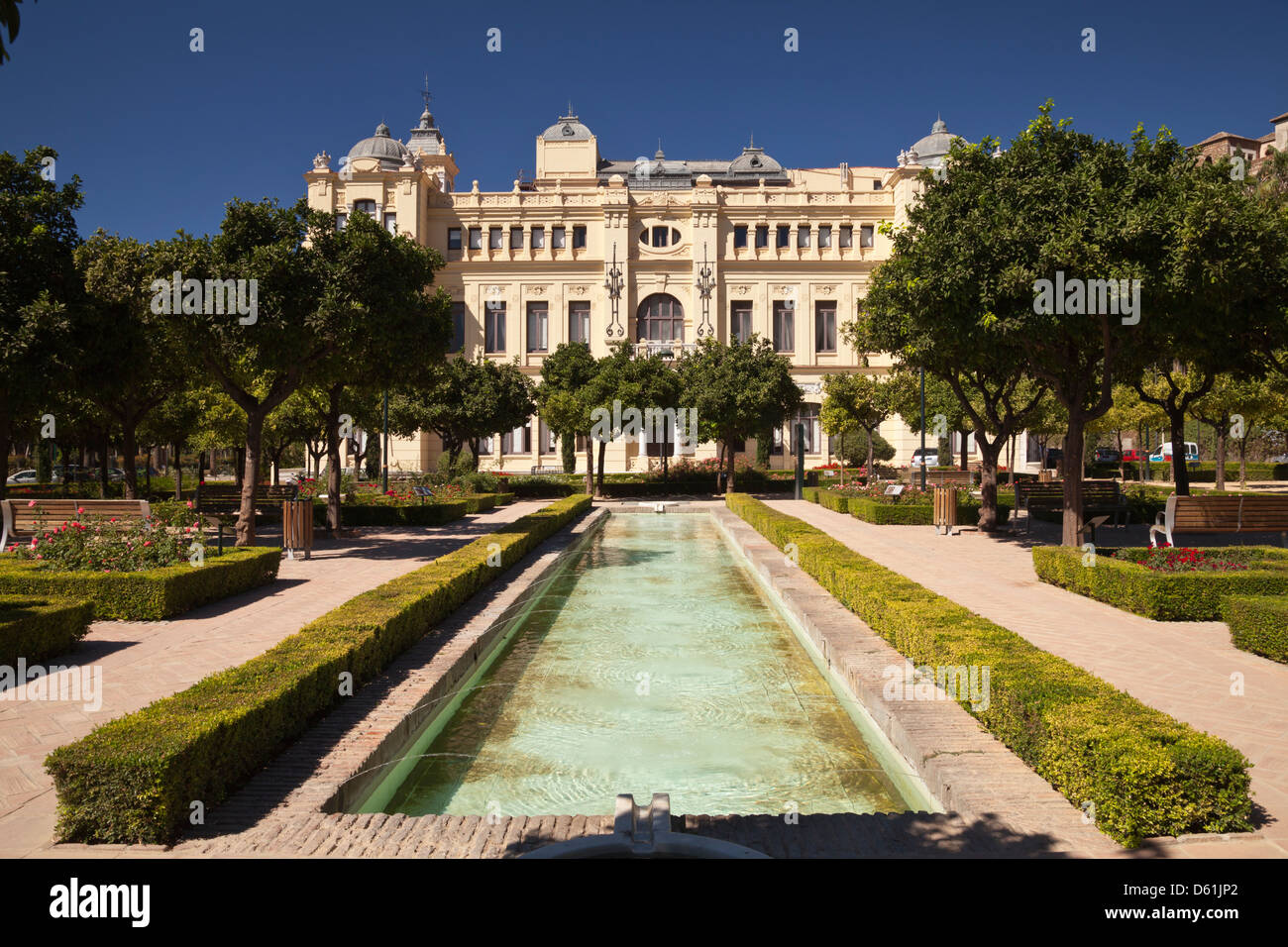 Jardin Jardins de Pedro Luis Alonso avec l'hôtel de ville el Ayountamiento, Málaga, Andalousie, Espagne, Europe Banque D'Images