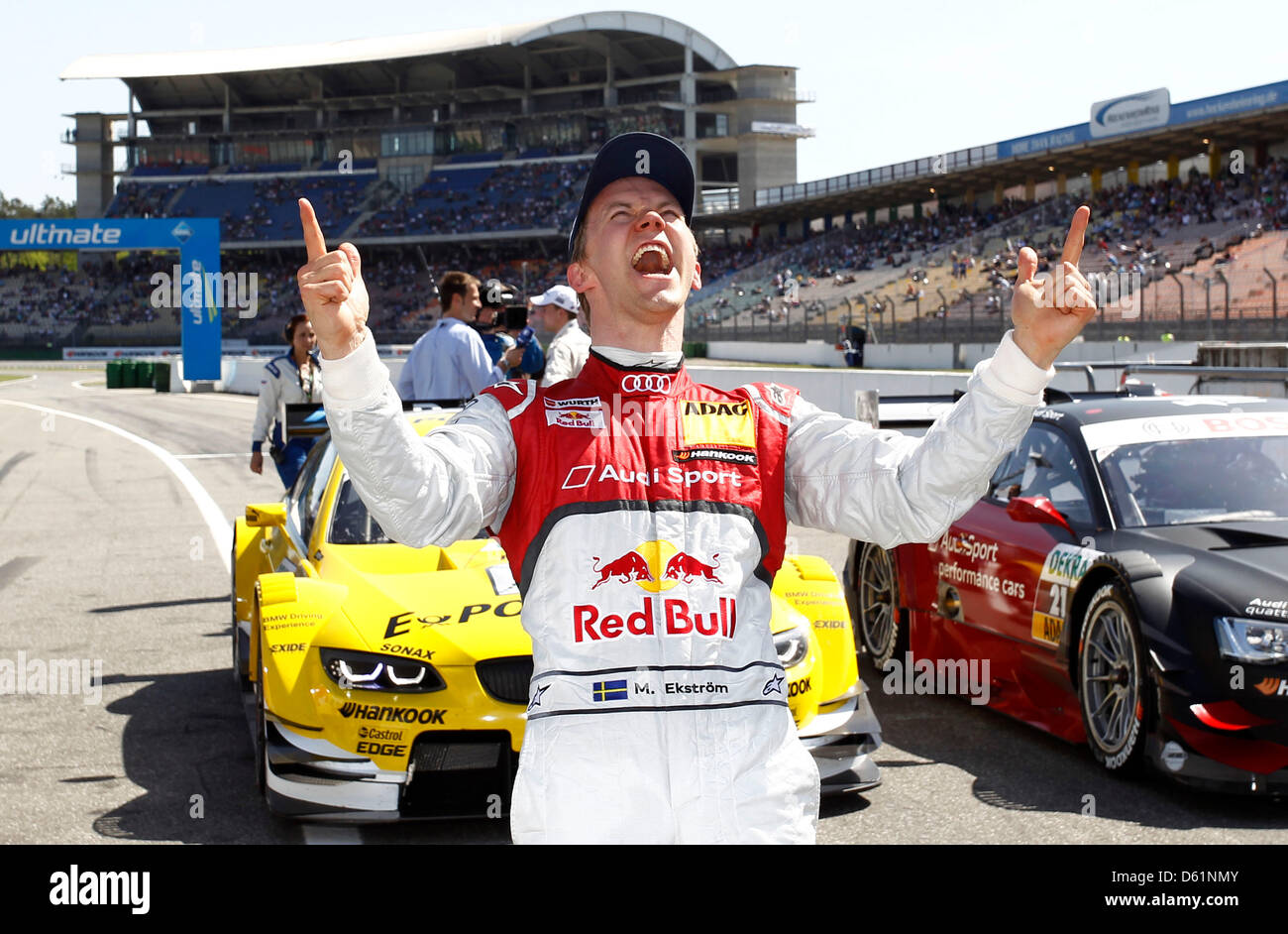 Swedisch course Audi Mattias Ekstrom pilote de l'équipe ABT Sportsline célèbre en prenant la pole position après la première course de qualification des maîtres allemand de voitures de tourisme (DTM) à Hockenheim à Hockenheim, Allemagne, 28 avril 2012. Photo : ITR/Juergen Appuyez sur / ATTENTION : Pour un usage éditorial uniquement Banque D'Images