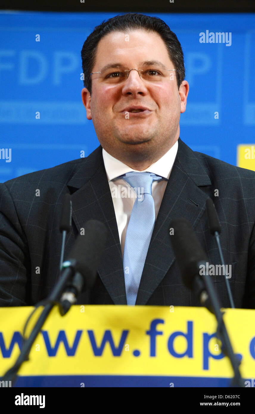 Secrétaire général de la FDP Patrick Doering donne une conférence de presse après l'annonce de la première prévision des résultats de l'élection d'état dans le Schleswig-Holstein au siège fédéral du FDP à Berlin, Allemagne, 06 mai 2012. Selon les premières prévisions de FDP a réussi à obtenir 8,5  % des voix. Photo : RAINER JENSEN Banque D'Images