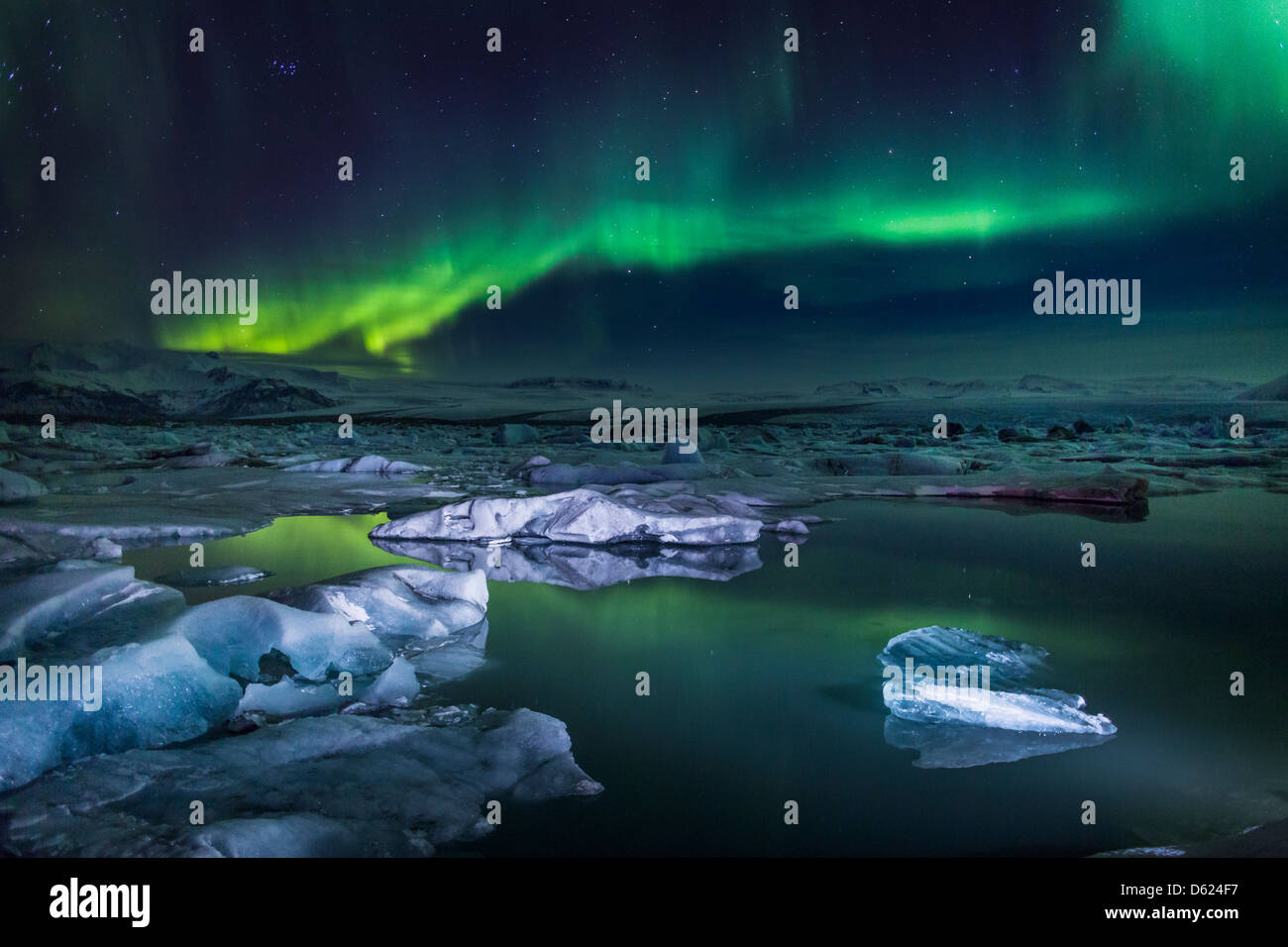 Aurore boréale ou Northern Lights à l'Breidarmerkurjokull Jokulsarlon, calotte de glace, l'Islande Vatnajokull Banque D'Images