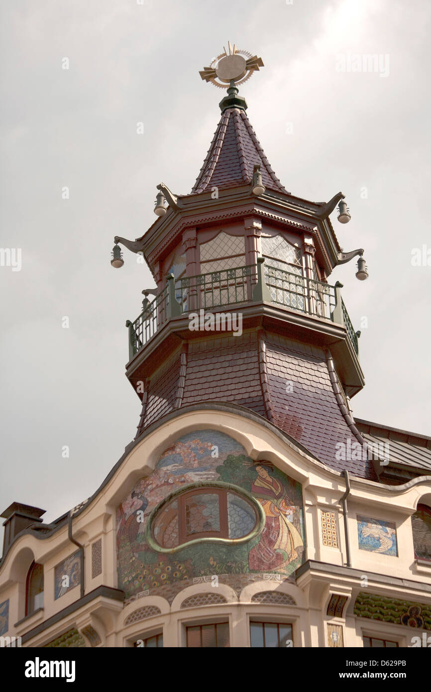 Oriental orné au sommet de la tour célèbre coffee house Riquet au cœur de Leipzig, Allemagne. Banque D'Images