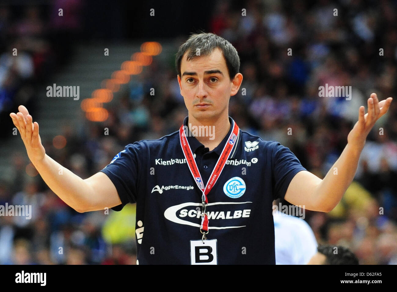 Coach Emir Kurtagic de Gummersbach gestes pendant le match de handball Bundesliga VfL Gummersbach HSV Hamburg par rapport à l'O2 World à Hambourg, Allemagne, 16 mai 2012. Foto : Revierfoto Banque D'Images