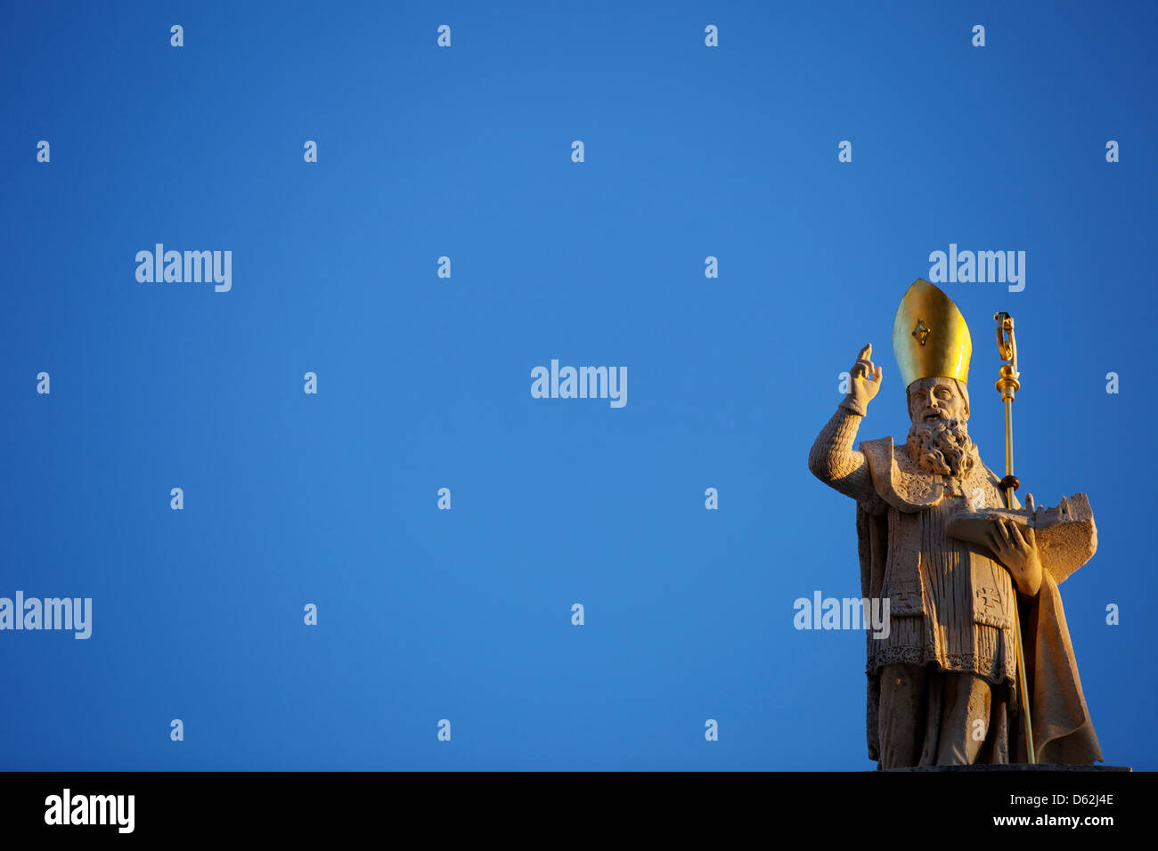 Statue sur le toit de l'église Saint Blaise, Luza Place de la vieille ville de Dubrovnik, site classé au Patrimoine Mondial de l'UNESCO, la Croatie, l'Europe Banque D'Images