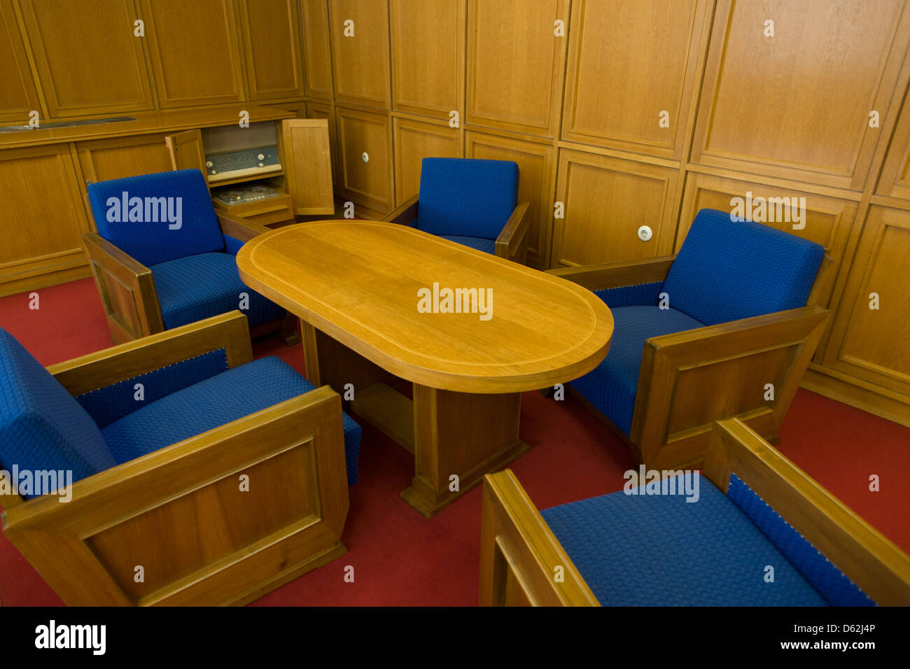 Mobilier de réunion dans le cabinet de l'ancien préservé Ministre chargé de chef de la police secrète de la RDA, Erich Mielke - une exposition de 'Haus 1' l'administration centrale ministérielle de la Stasi (police secrète communiste en Allemagne de l'Est, la RDA. .. (Plus de légende dans la description) Banque D'Images