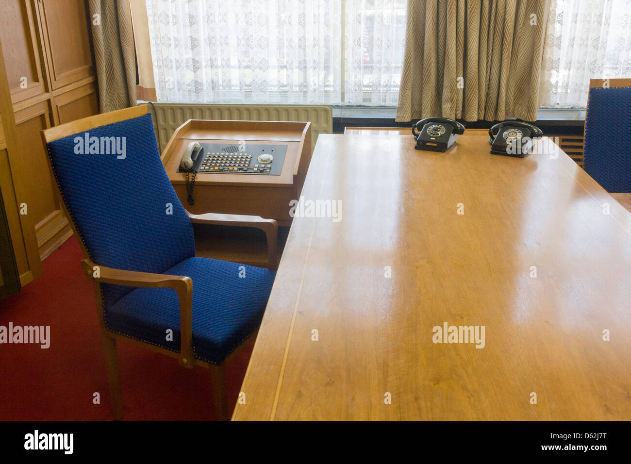 24 dans les conserves de cabinet de l'ancien ministre en charge de chef de la police secrète de la RDA, Erich Mielke - une exposition de 'Haus 1' l'administration centrale ministérielle de la Stasi (police secrète communiste en Allemagne de l'Est, la RDA. .. (Plus de légende dans la description) Banque D'Images