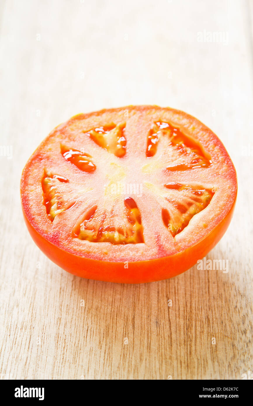 Tomates à moitié Banque D'Images