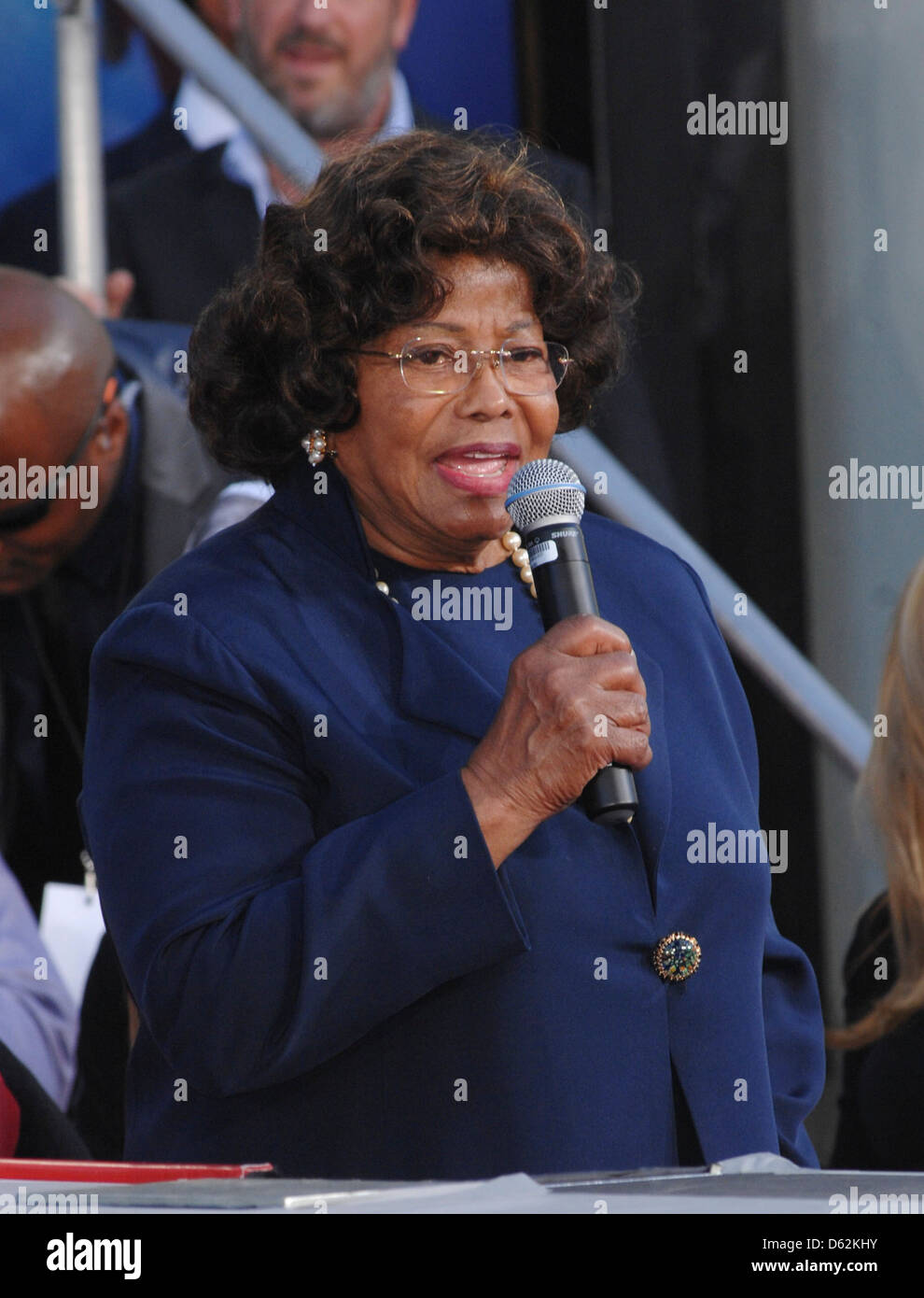 Katherine Jackson Michael Jackson's Famille et enfants immortalisé leur défunt père dans le ciment à l'extérieur du Grauman's historique Banque D'Images