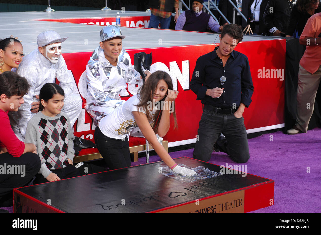 Prince Jackson, Blanket Jackson, Paris Jackson Michael Jackson's Famille et enfants immortalisé leur défunt père dans le ciment Banque D'Images