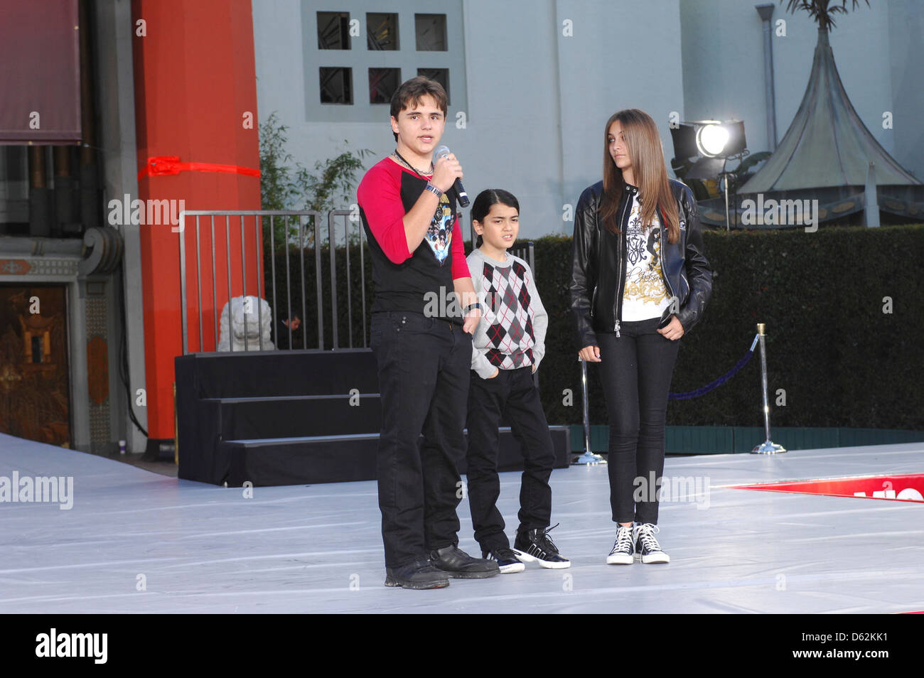 Prince Jackson, Paris Jackson, Blanket Jackson Michael Jackson's Famille et enfants immortalisé leur défunt père dans le ciment Banque D'Images