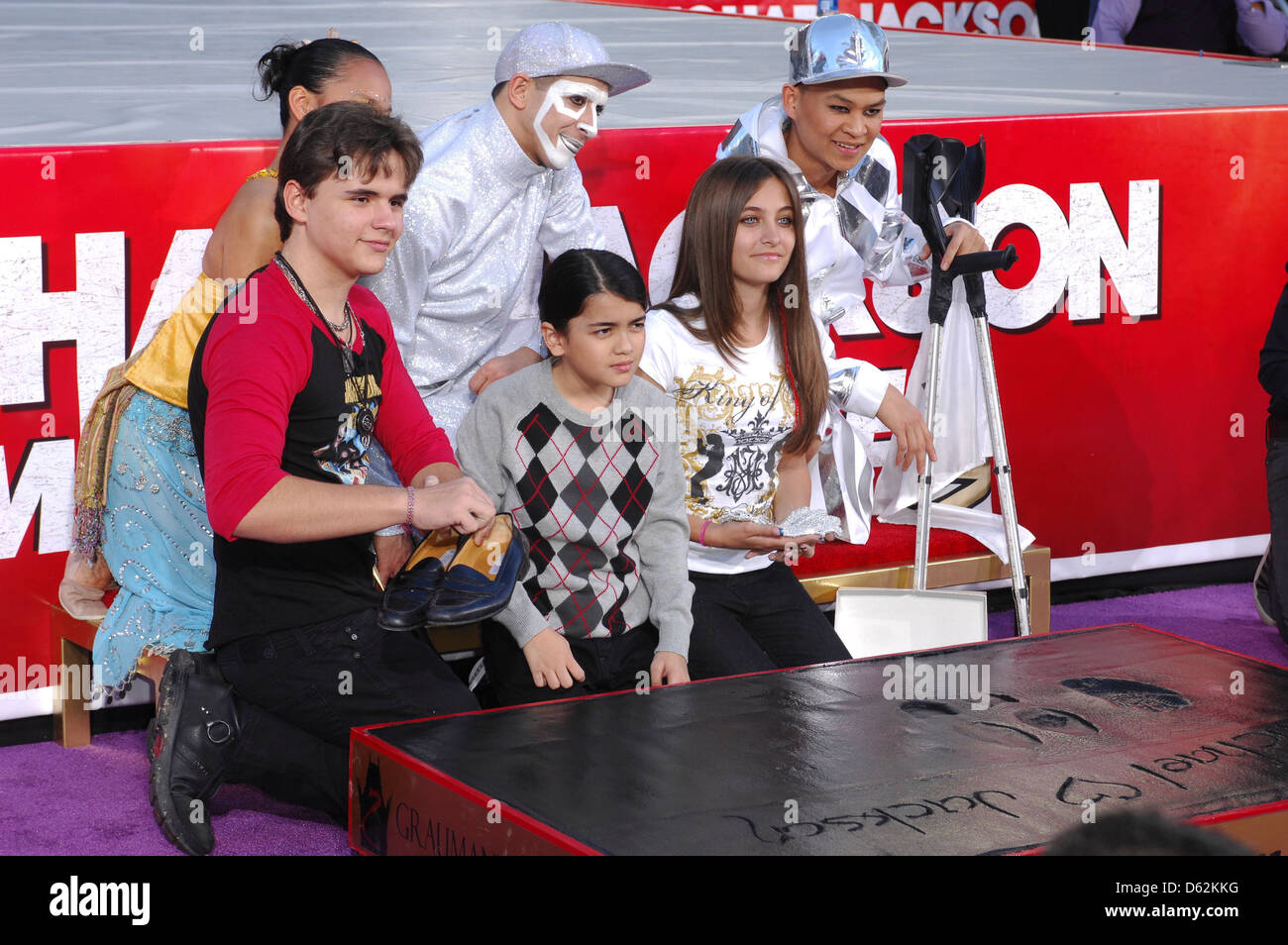 Prince Jackson, Paris Jackson, Blanket Jackson Michael Jackson's Famille et enfants immortalisé leur défunt père dans le ciment Banque D'Images