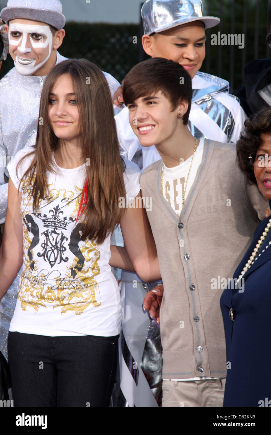 Paris Jackson, Justin Bieber Michael Jackson's Famille et enfants immortalisé leur défunt père dans le ciment à l'extérieur de la Banque D'Images