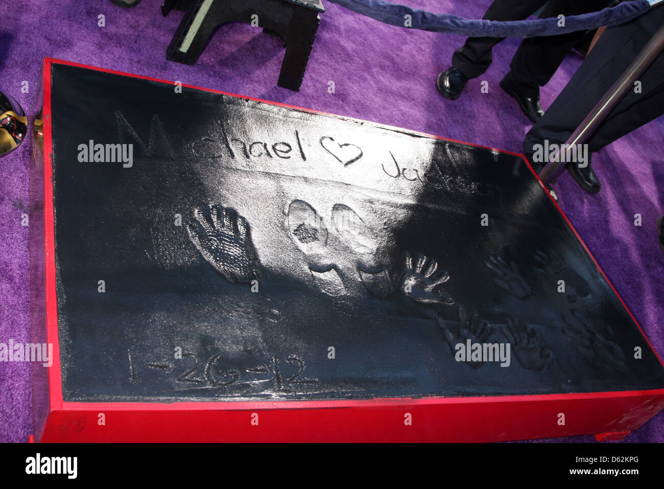 Michael Jackson part et empreintes de pas, et les enfants de ses empreintes de Michael Jackson immortalisé leur famille et enfants Banque D'Images