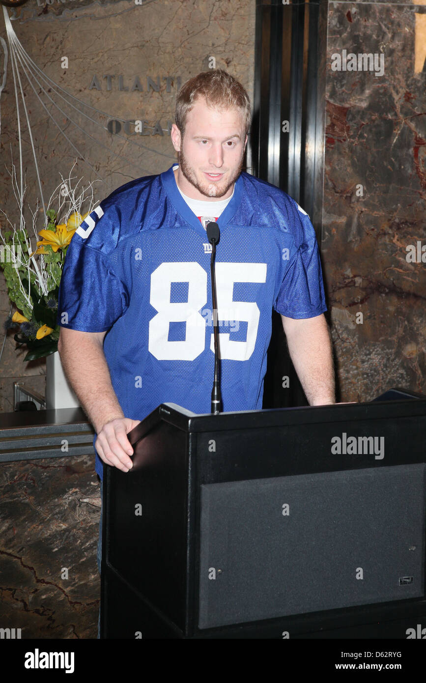 Les Giants de New York à la main l'extrémité Jake Ballard s'allume les lumières de l'Empire State Building à l'avance de l'équipe entrer dans la Banque D'Images
